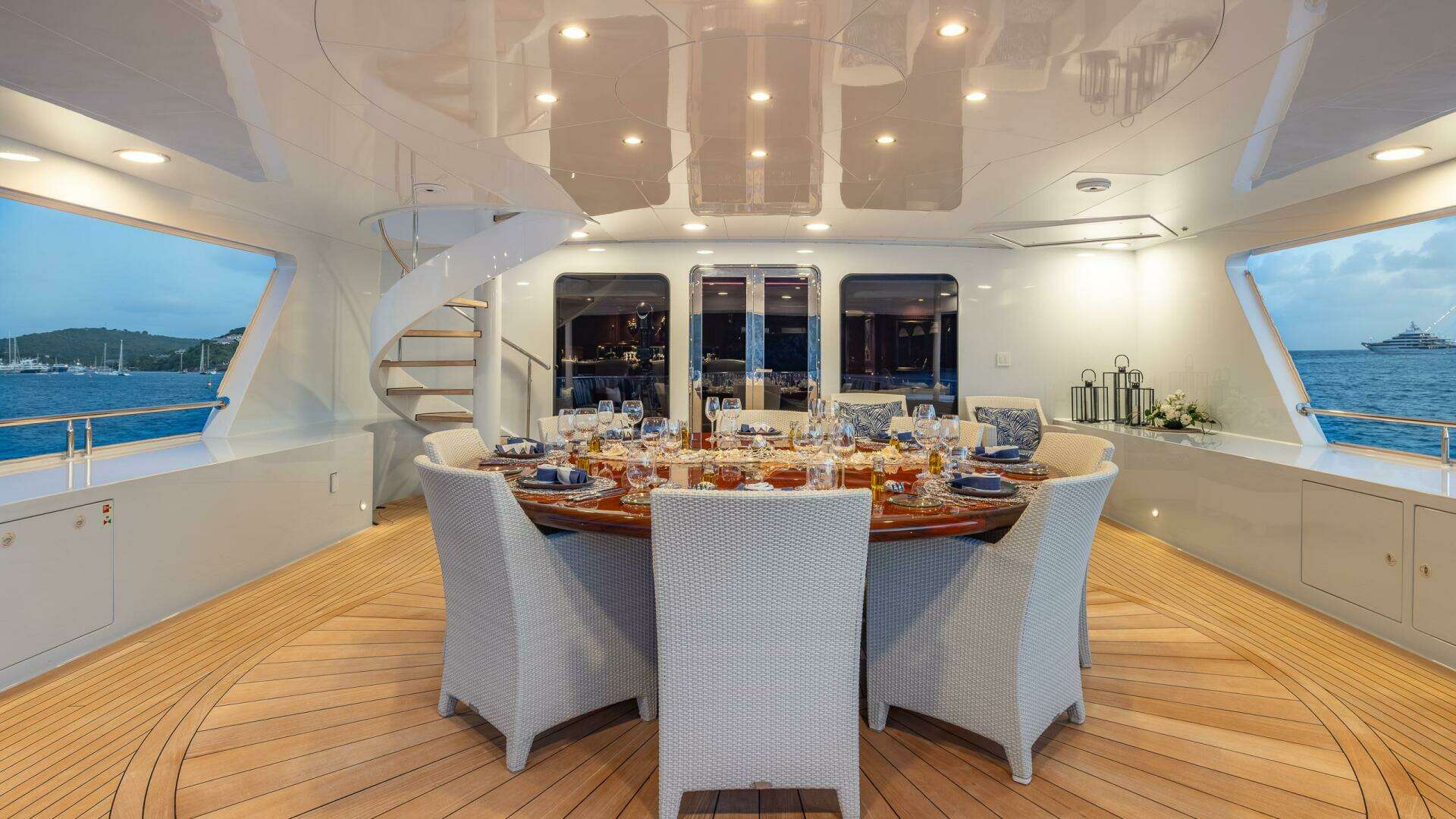 2001 Trinity Yachts Tri-Deck MY - Image 23