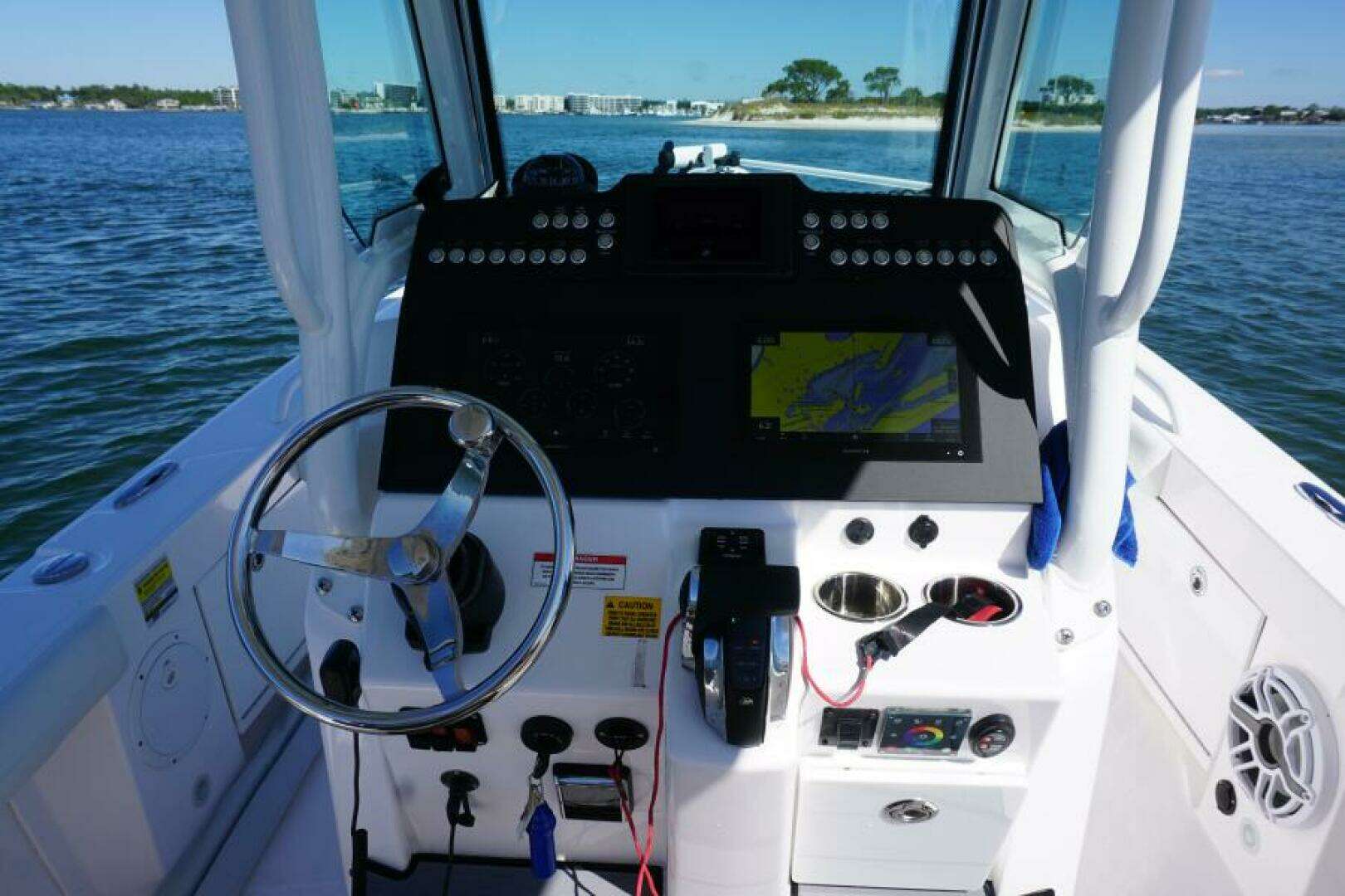 2022 Everglades 253 Center Console - Image 5