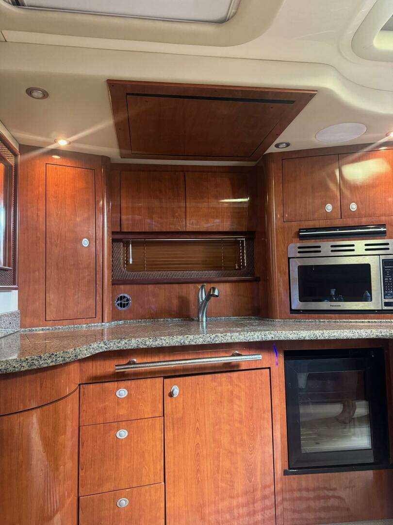 2005 Sea Ray Sundancer - Image 11