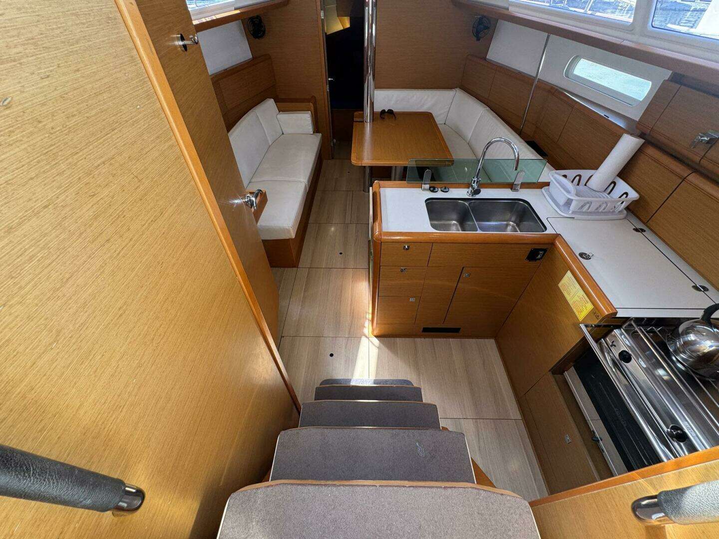 2018 Jeanneau Sun Odyssey 389 - Image 31