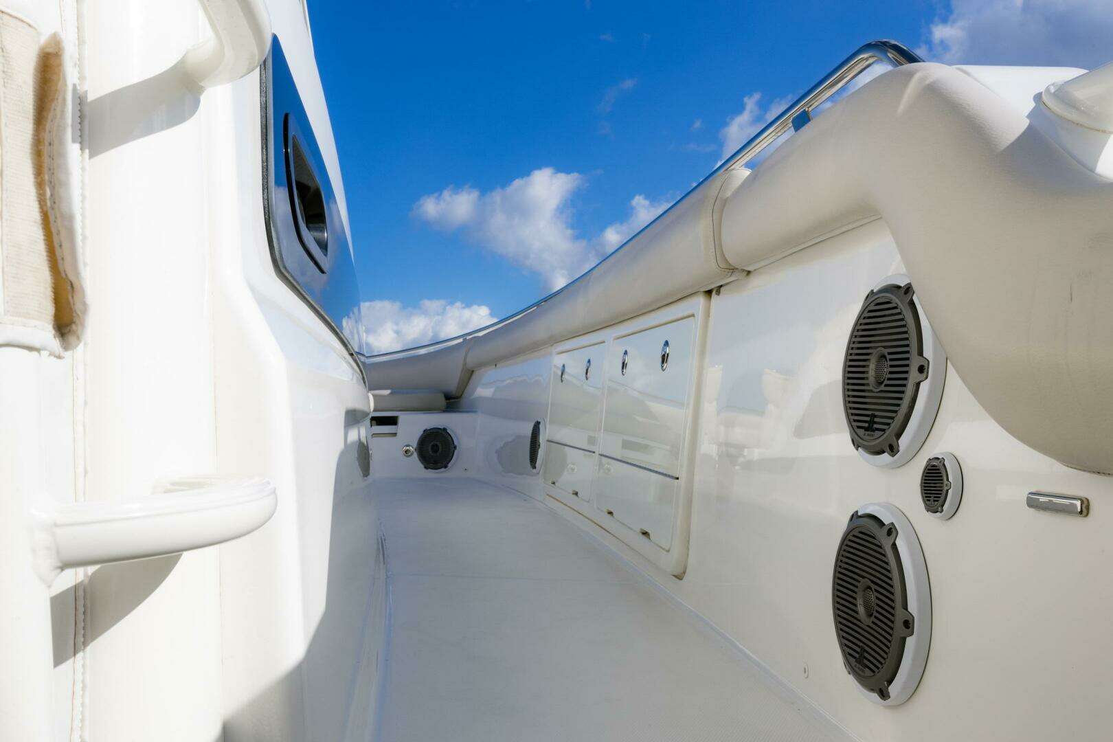2017 Boston Whaler — - Image 10