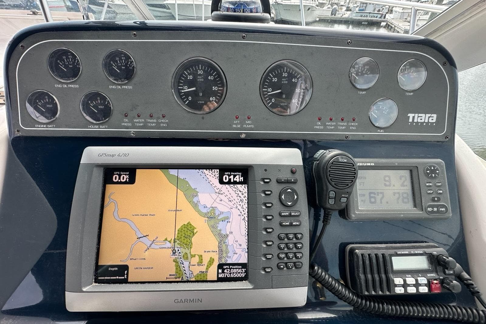 Dashboard of a 2006 Tiara Yachts 2900 Coronet with navigation and communication equipment.