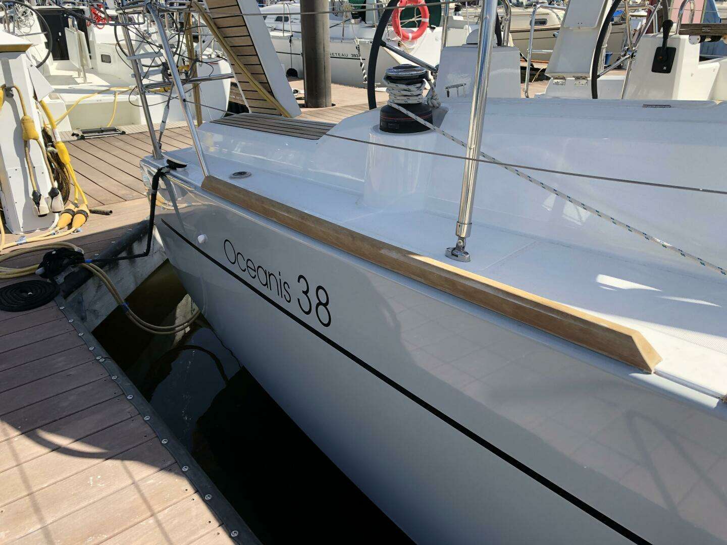 2017 Beneteau Oceanis 38 Weekender - Image 6