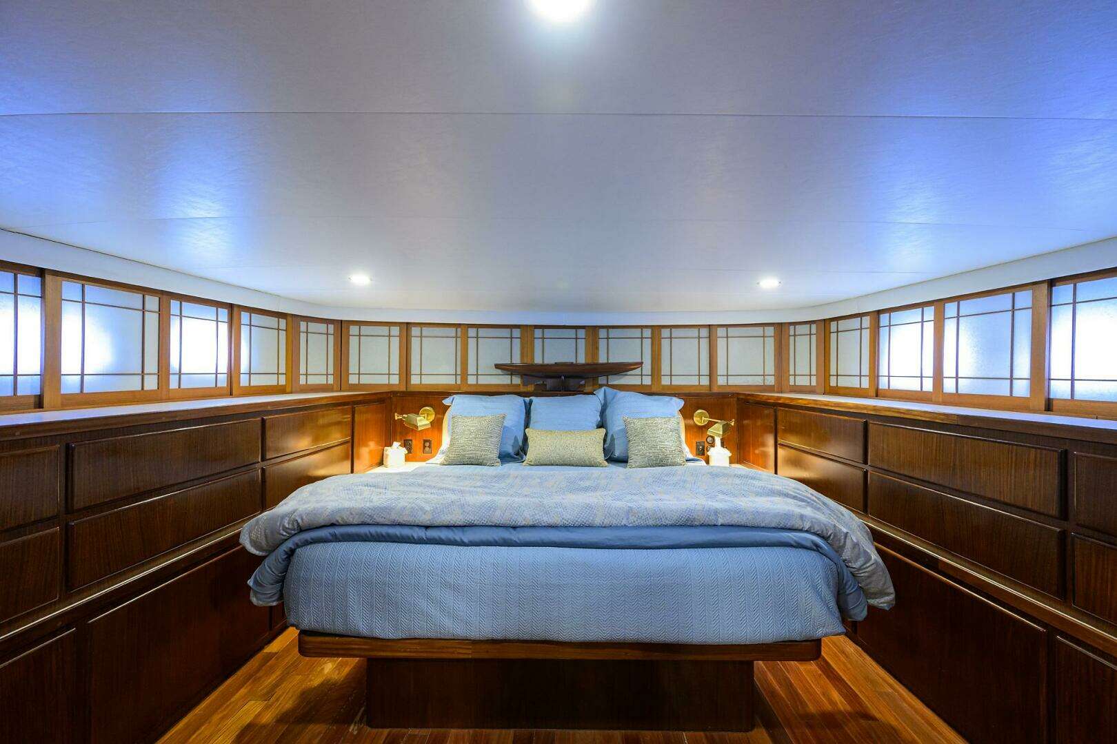 1991 Hatteras 78 Cockpit Motor Yacht - Image 15