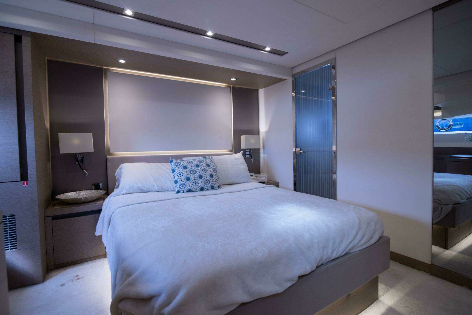 2018 Prestige 680 Flybridge - Image 29