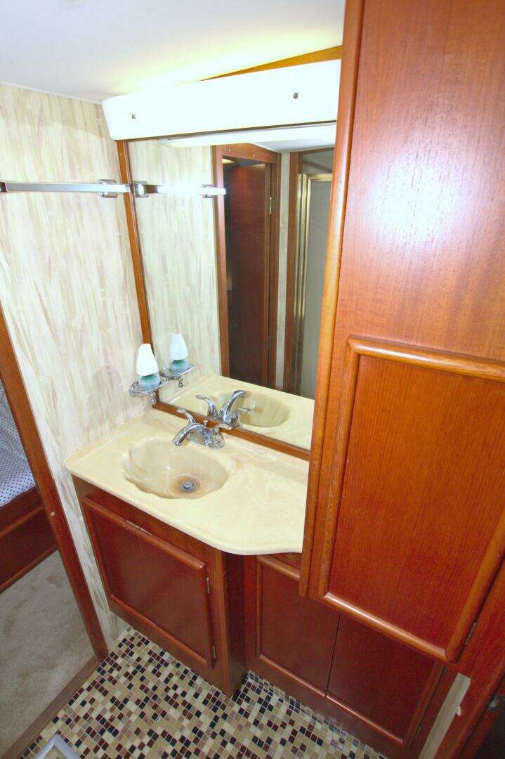 1990 Post 44 Sport Fisherman - Image 56
