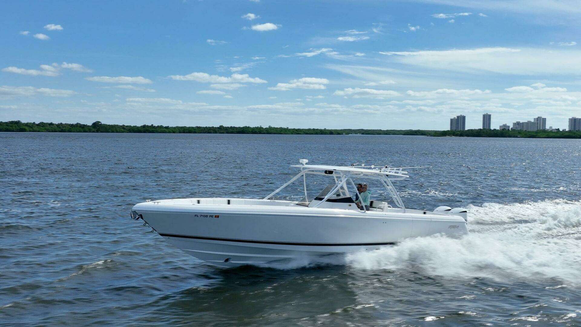 2011 Intrepid 400 Open - Image 15