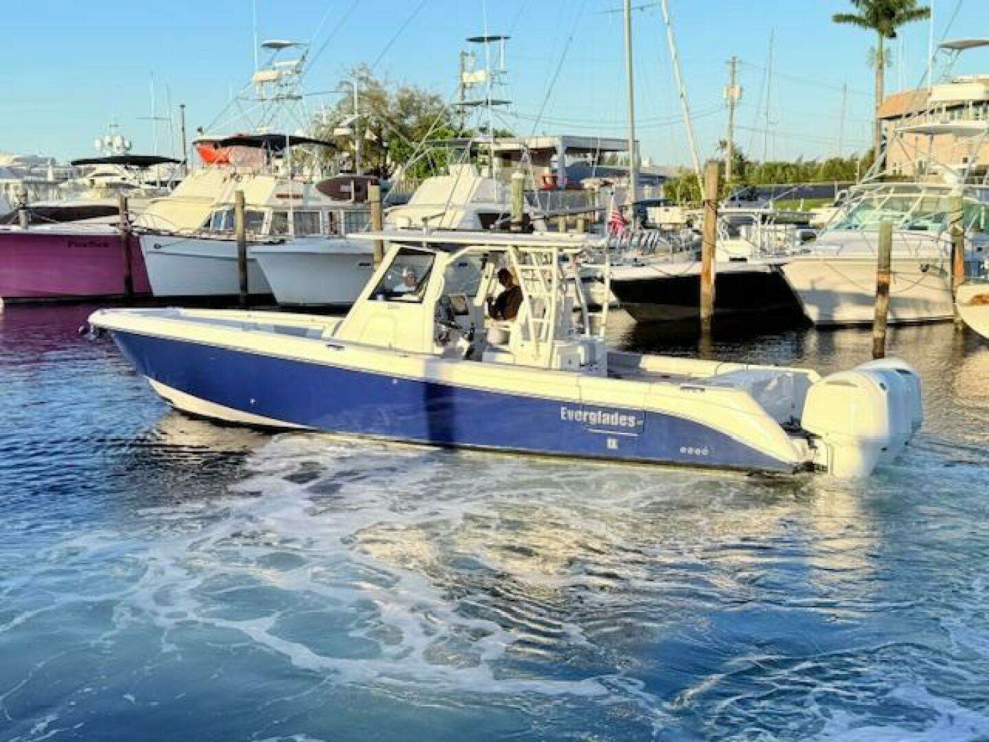 2014 Everglades 355 Center Console - Image 8