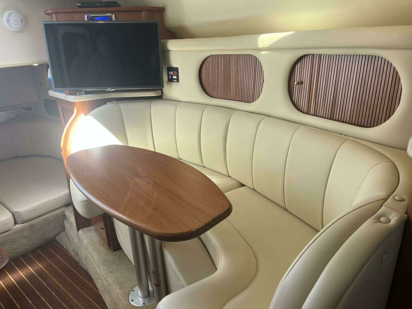 2007 Rinker 320 Express - Image 29