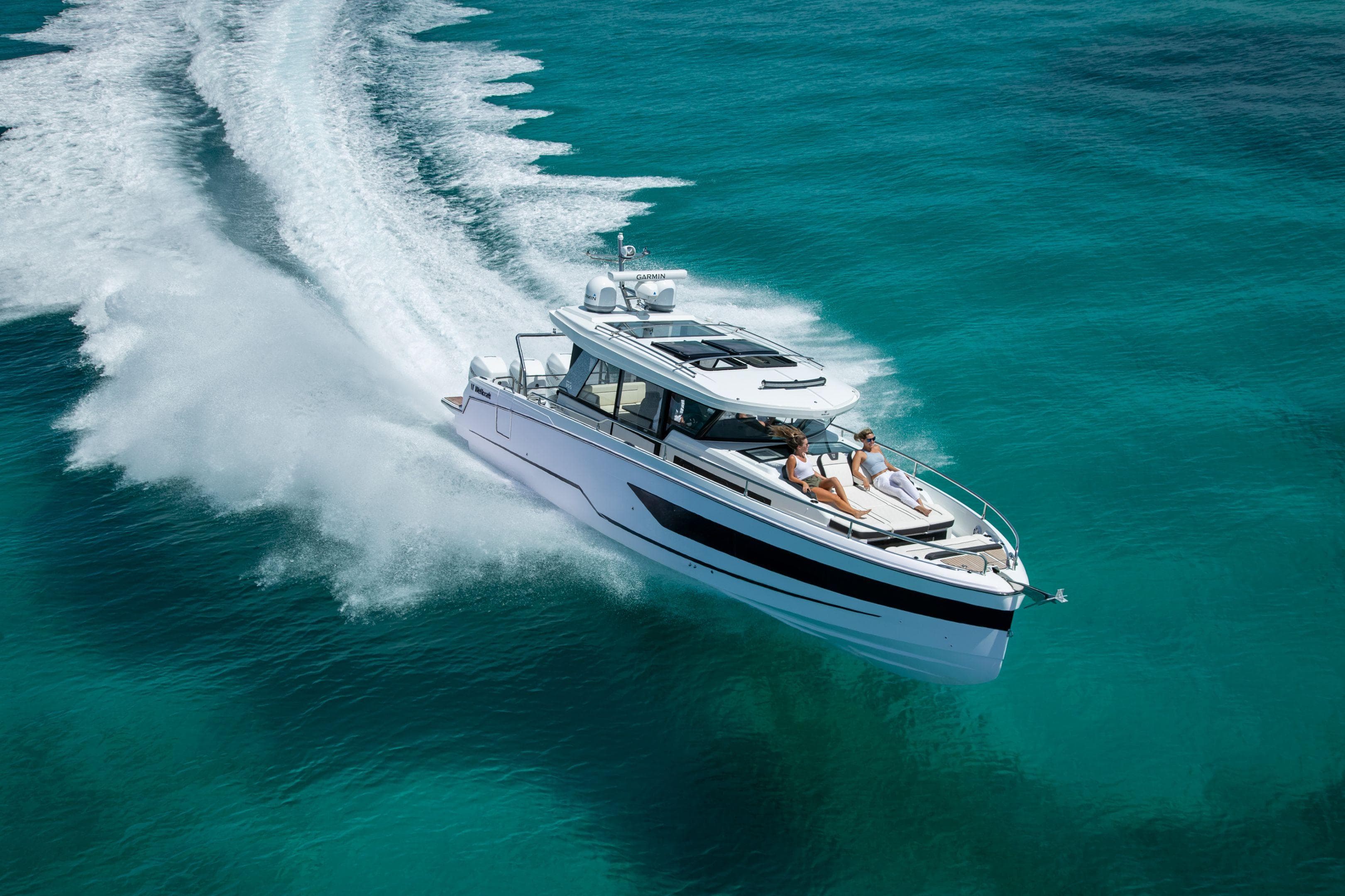 2025 Wellcraft 38 Explorer cruising on clear turquoise waters.