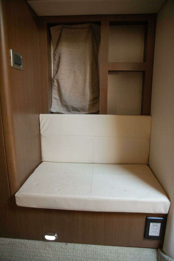 2016 Sea Ray 350 Sundancer - Image 121