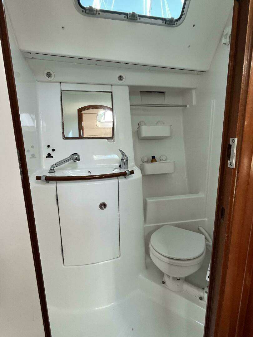 2001 Beneteau 393 - Image 23