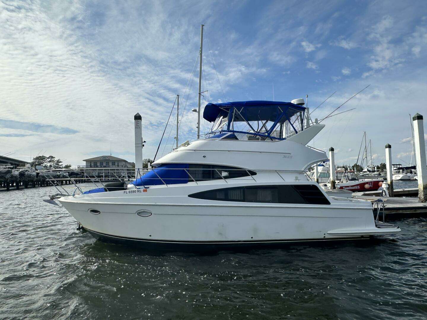 2005 Carver 36 SS - Image 2