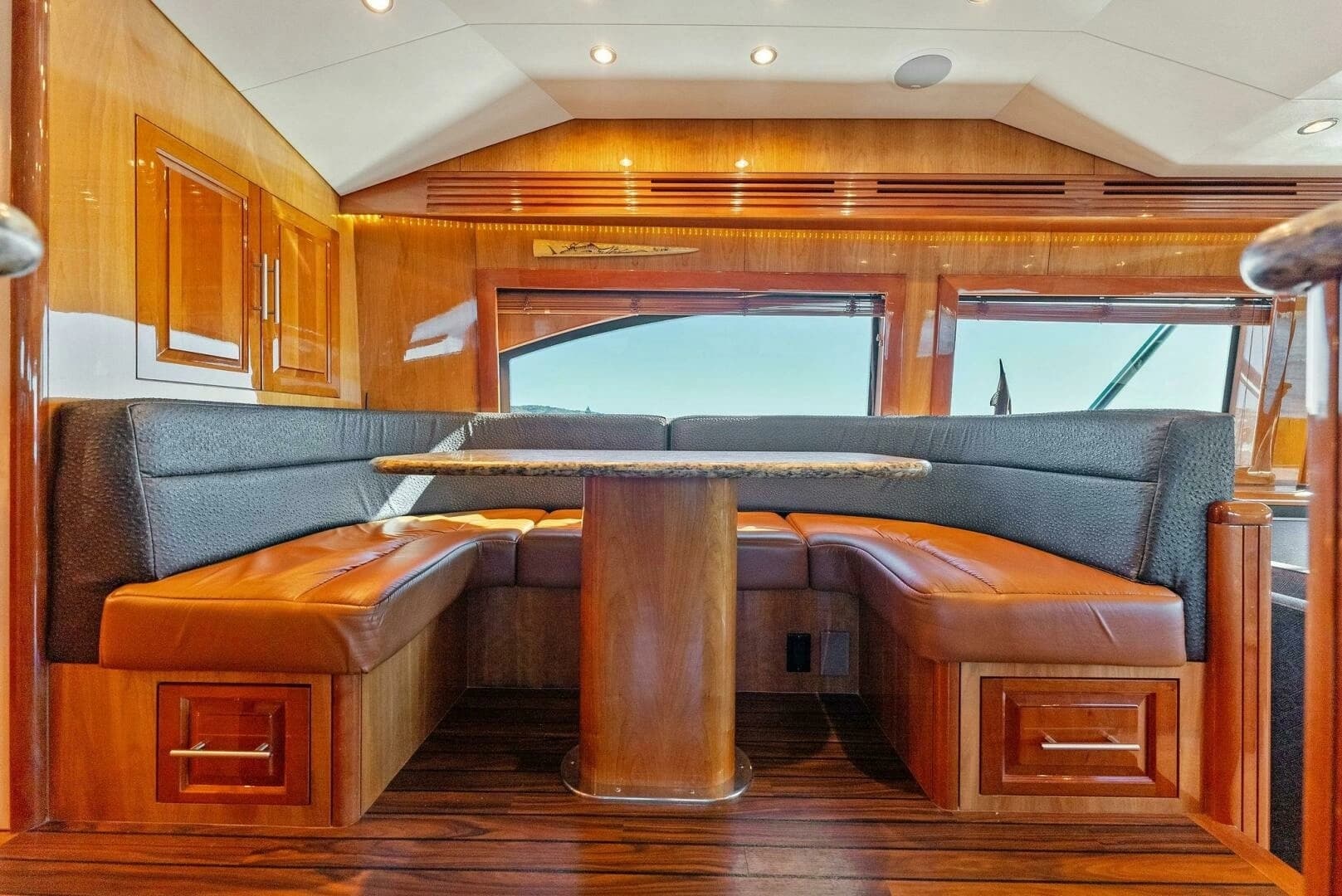 2007 Hatteras 64 Convertible - Image 13