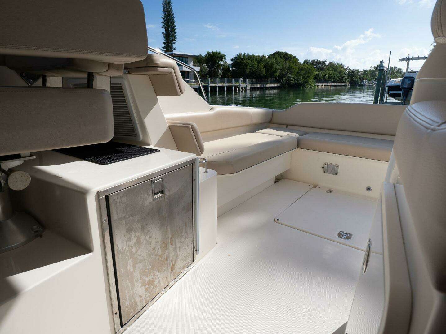 2014 Pursuit SC 365i - Image 13