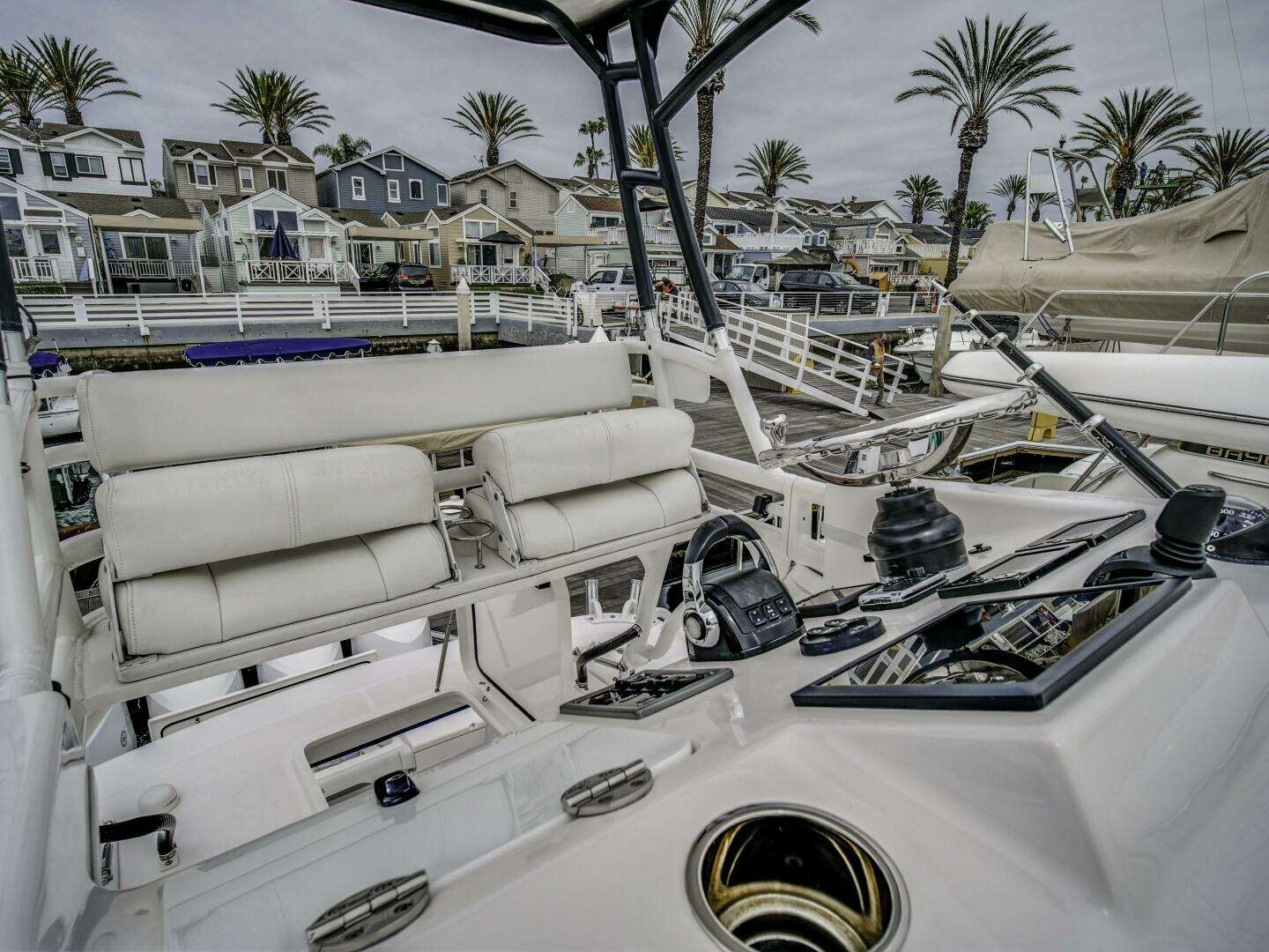 2015 Everglades 435 Center Console - Image 19