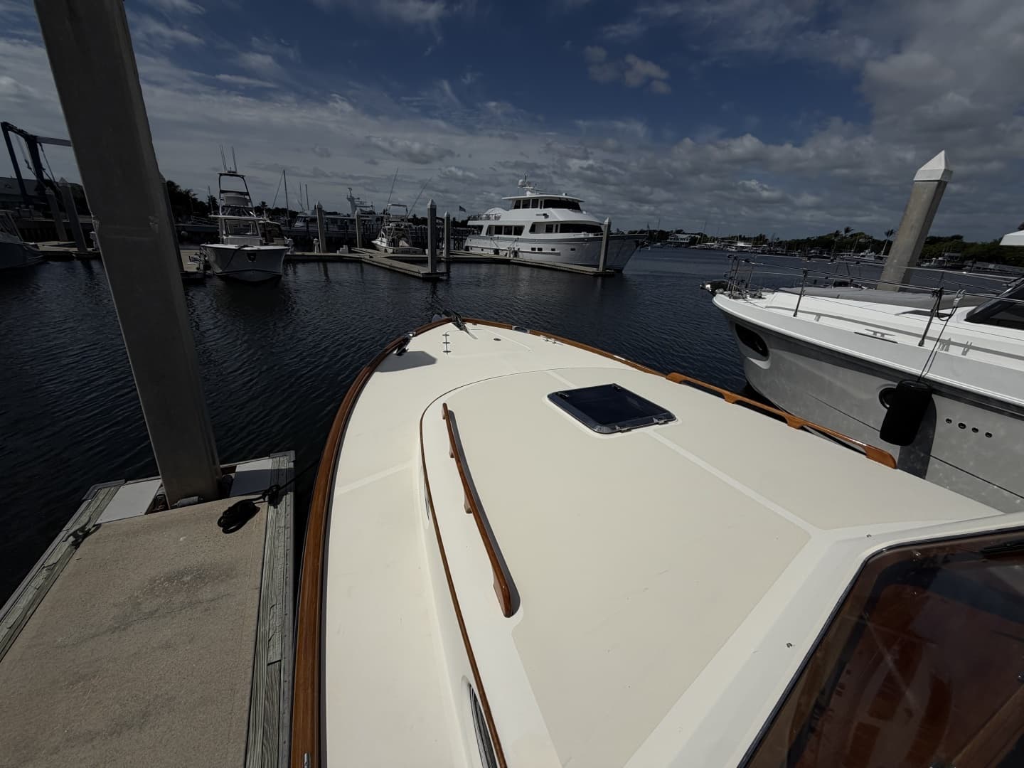 2009 Hinckley Picnic Boat 37 MKIII - Image 10
