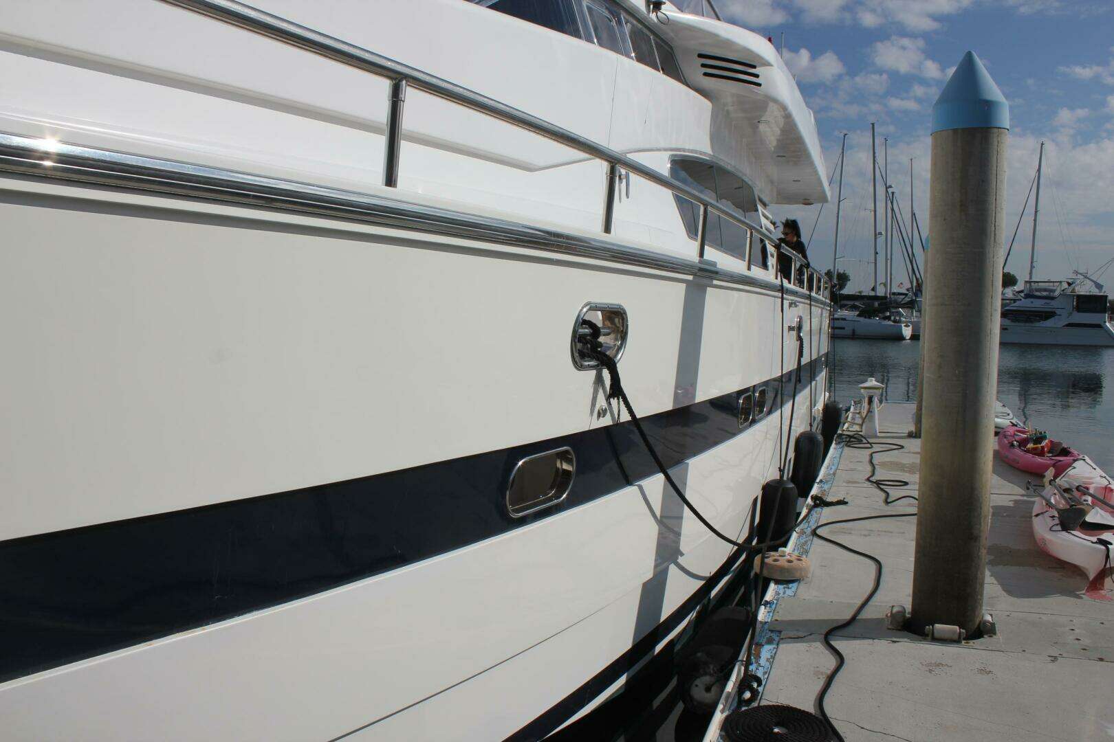 1999 Horizon 70 FLY - Image 15
