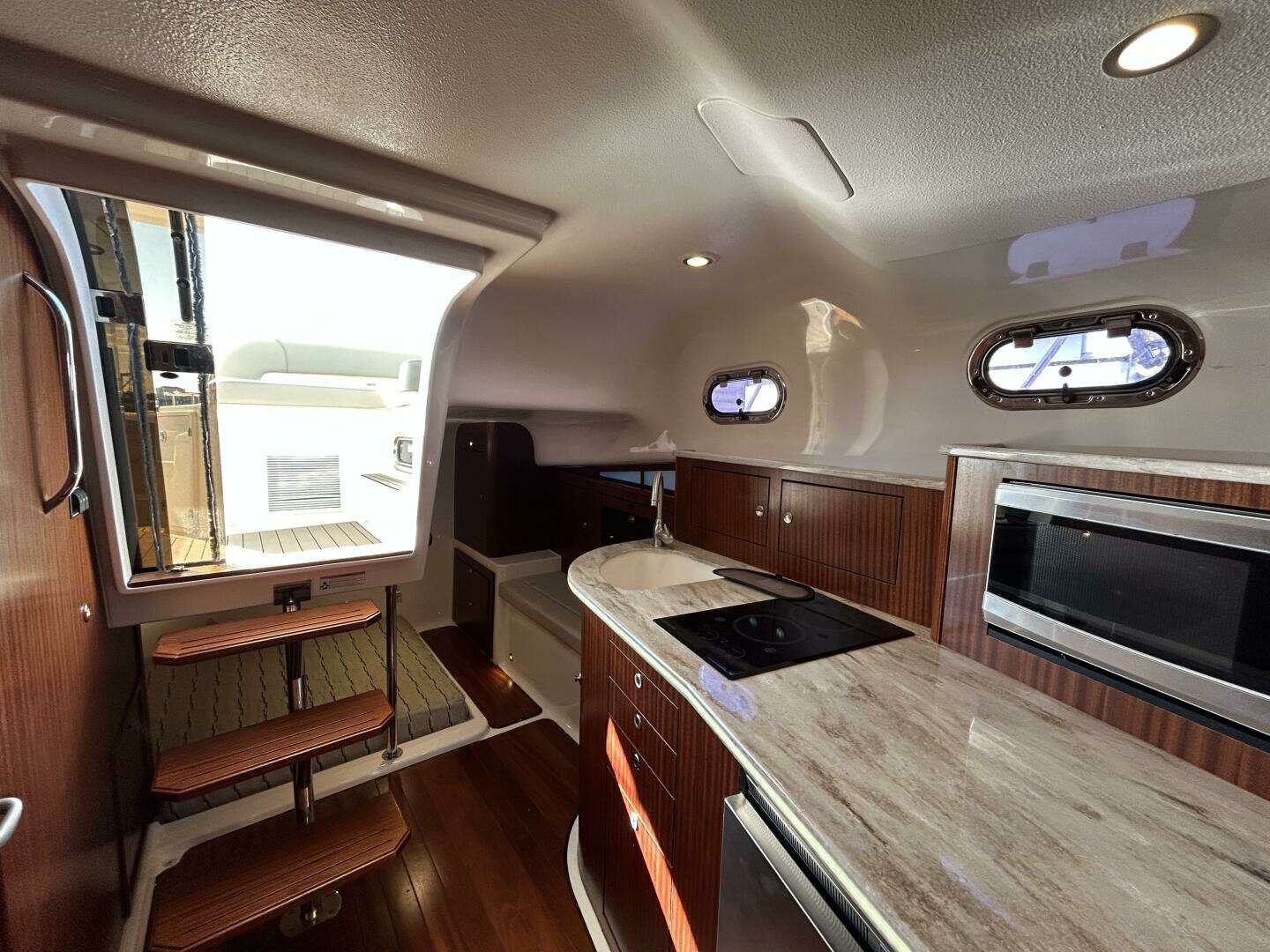 2018 Pursuit OS 385 Offshore - Image 17
