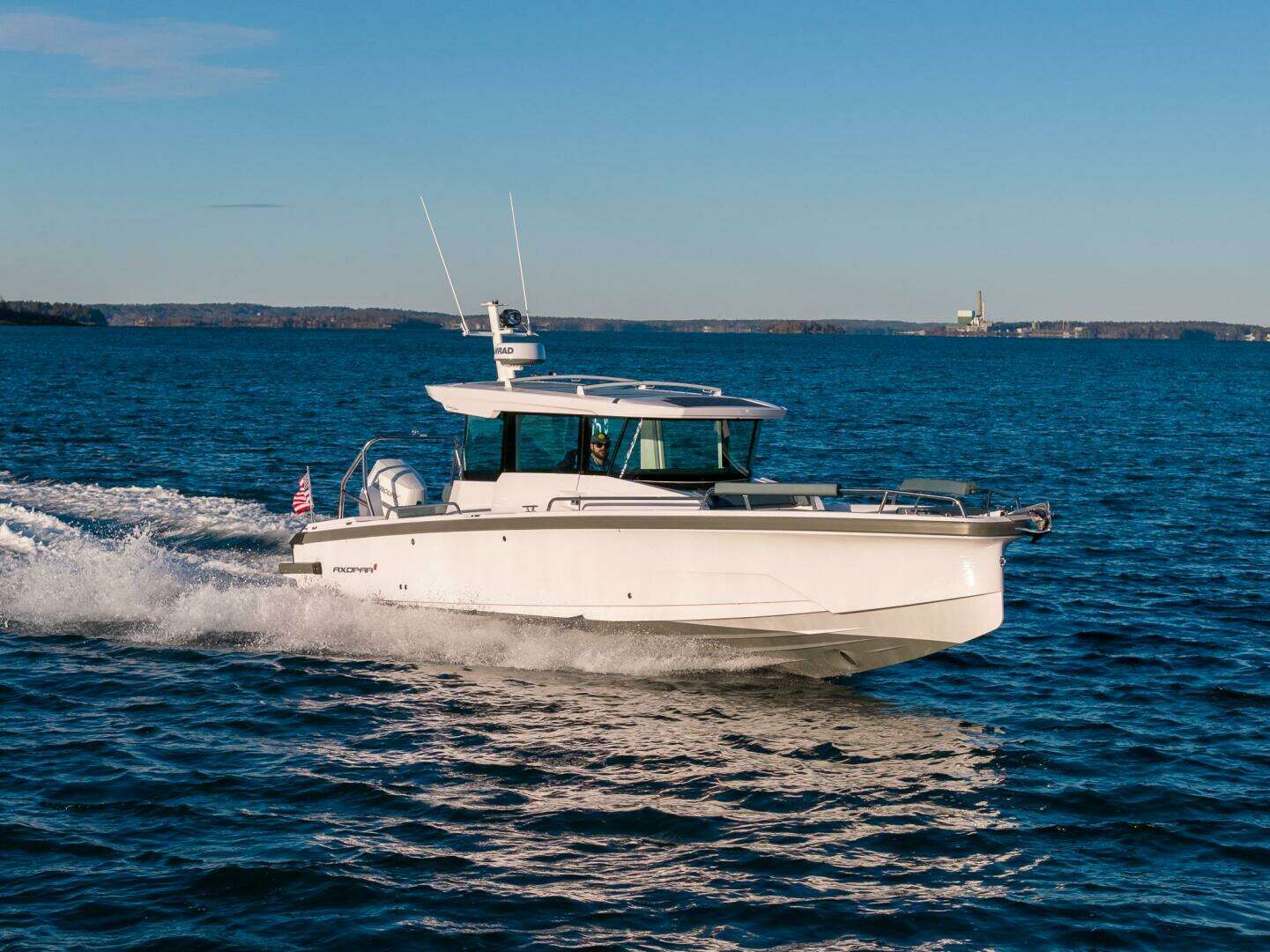 2026 Axopar Cross Cabin - Image 2