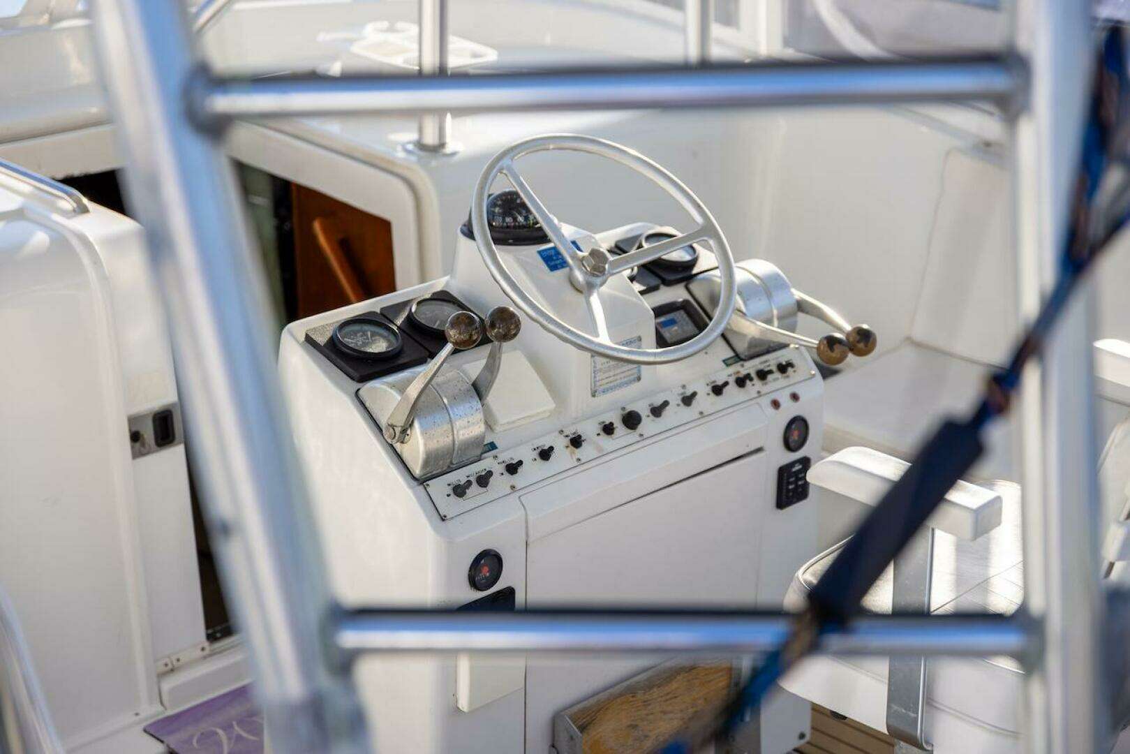 1997 Luhrs Tournament 320 Open - Image 17