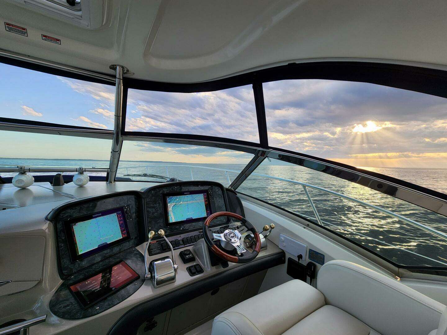 2004 Sea Ray 390 Sundancer - Image 7