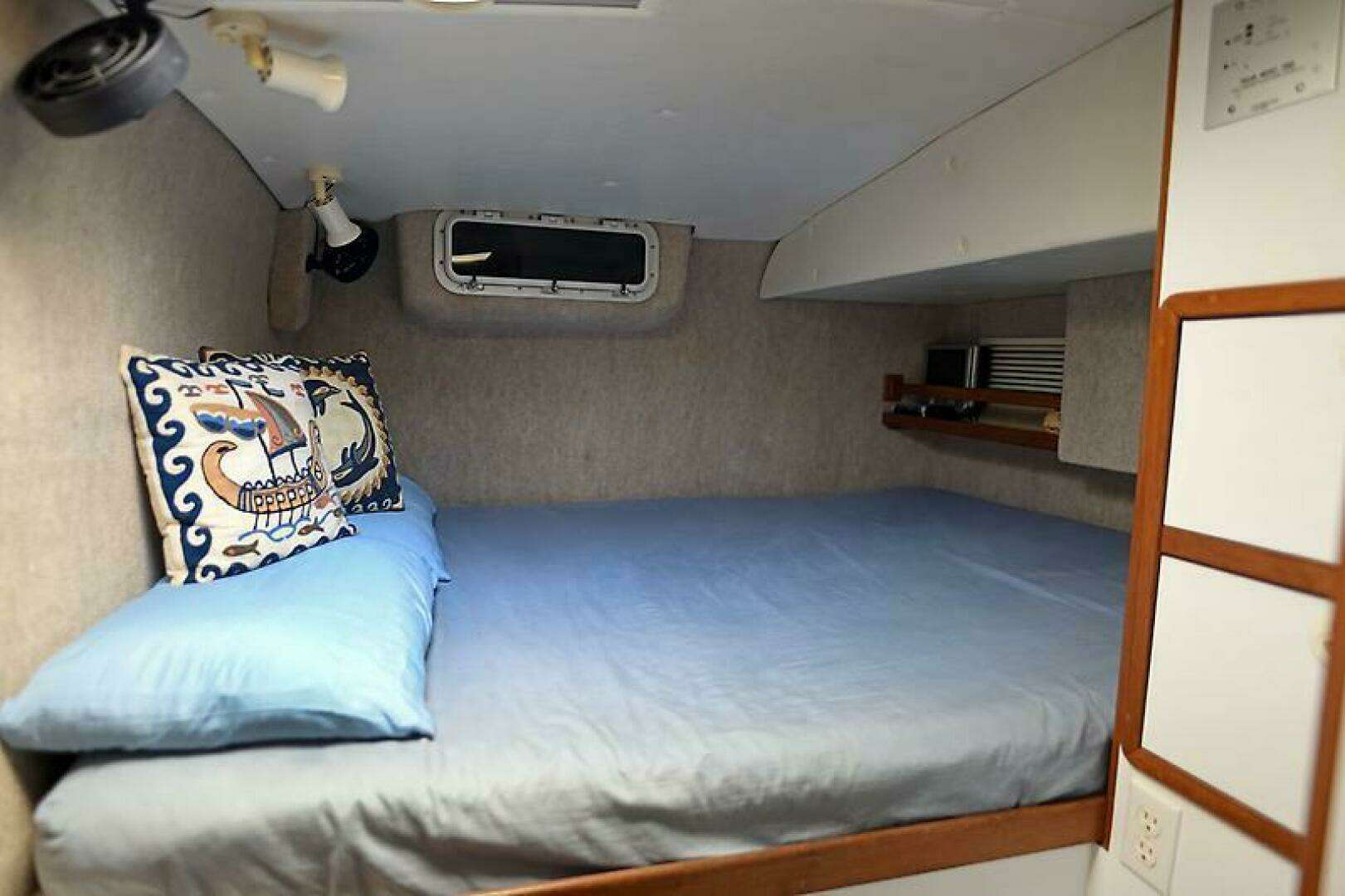 1999 Manta 42 - Image 24