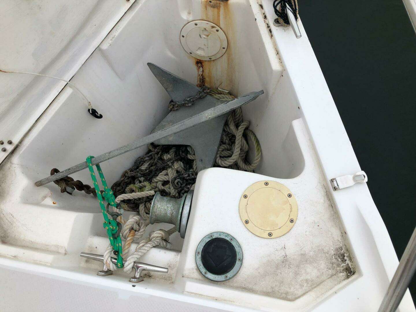 1998 Catalina 320 - Image 15