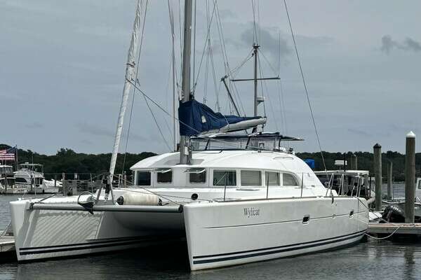 2000 Lagoon 380 - Image 1