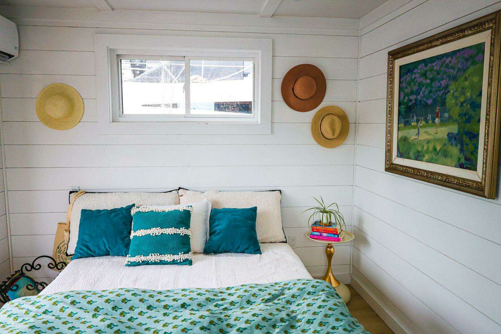 2025 Custom Hank's 40 Houseboat - Image 13