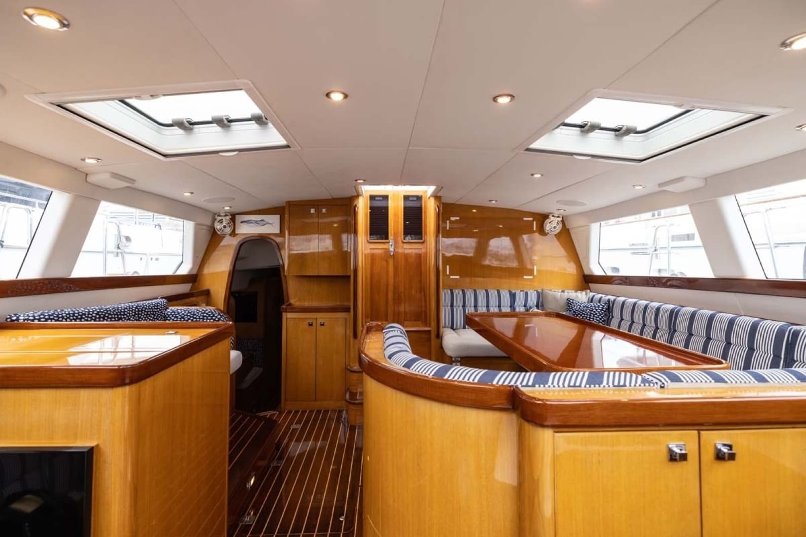 1999 Admiral Marine Center Cockpit - Image 2