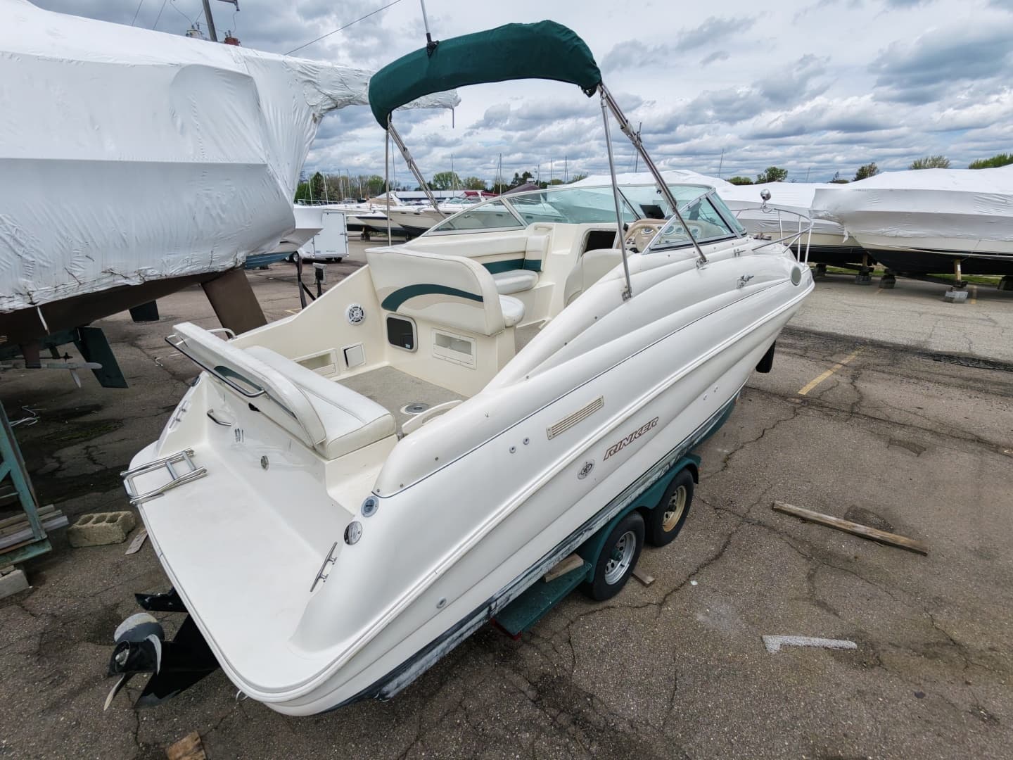 1998 Rinker 266 Fiesta Vee - Image 14