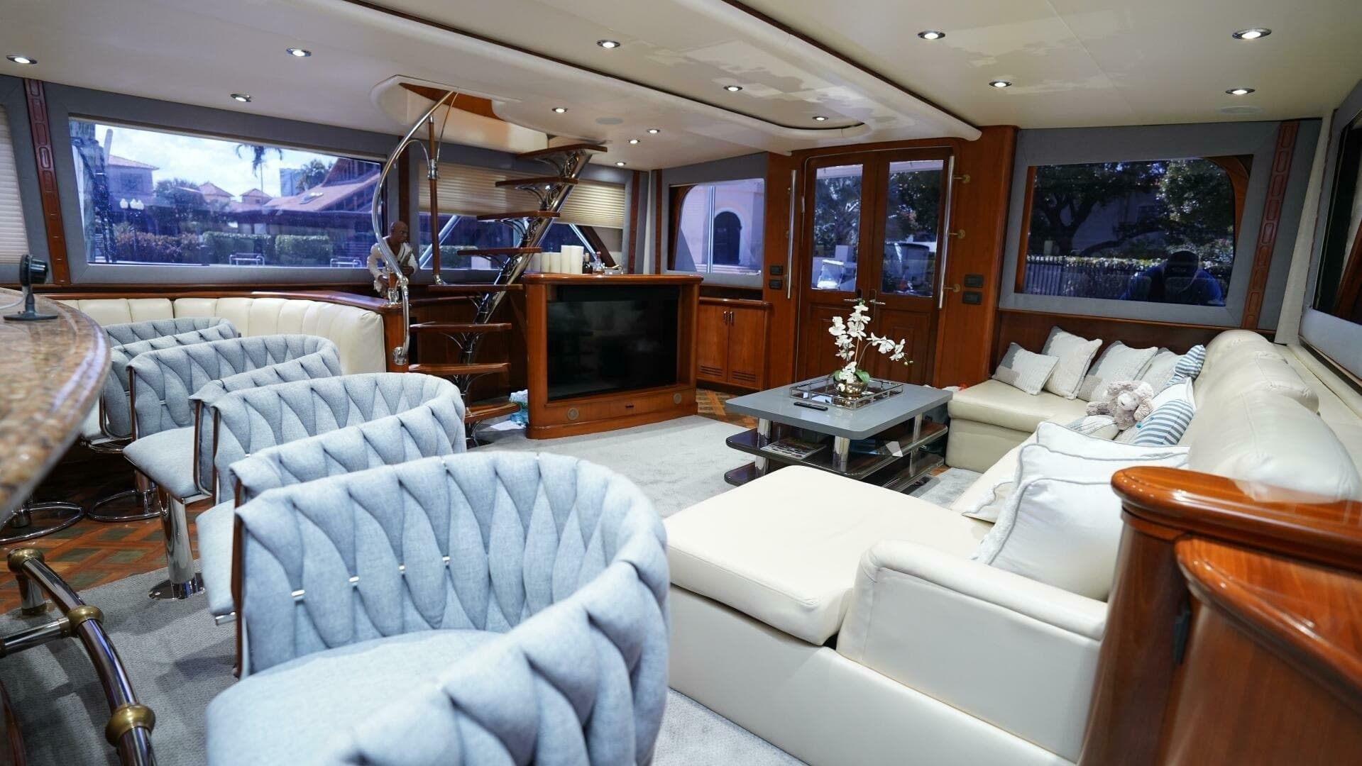 2005 Sea Force IX Enclosed Flybridge - Image 4