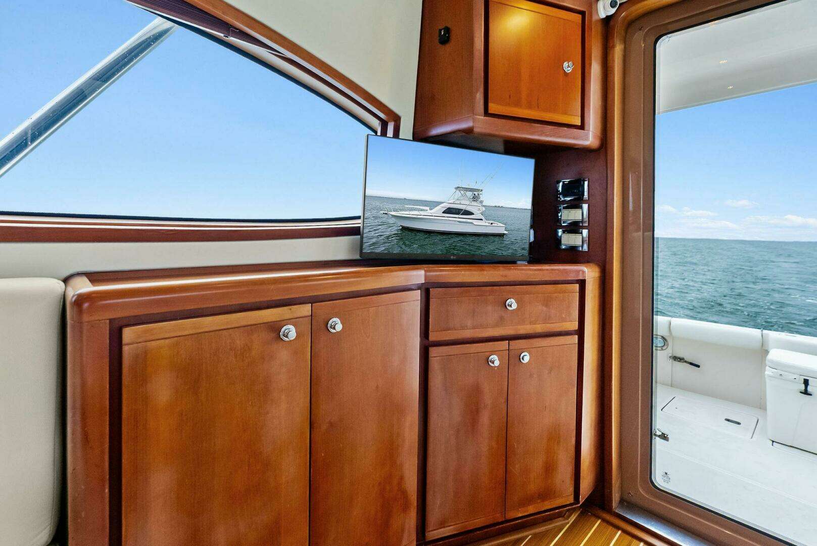 2006 Bertram Convertible - Image 31