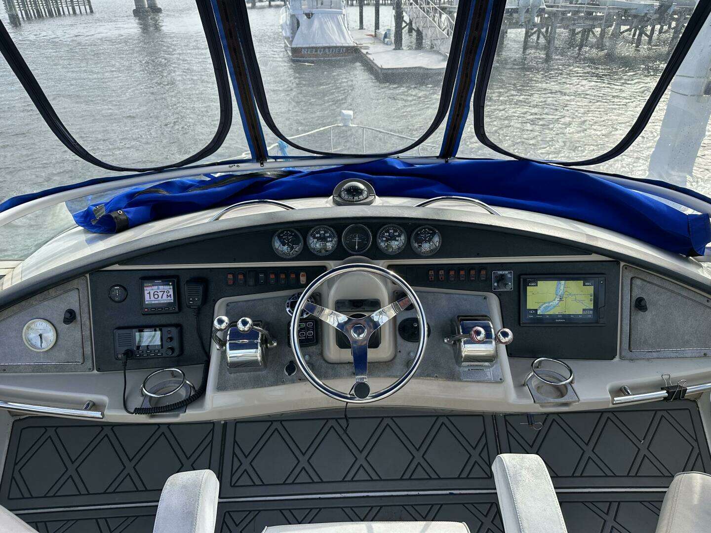 2005 Carver 36 SS - Image 22