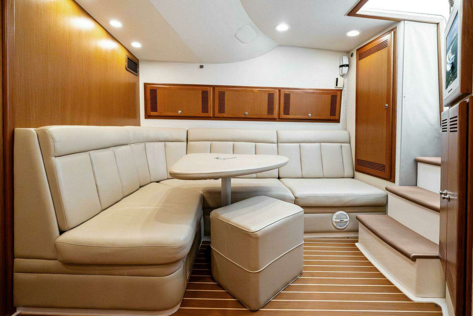 2004 Cabo 40 Hardtop Express - Image 21