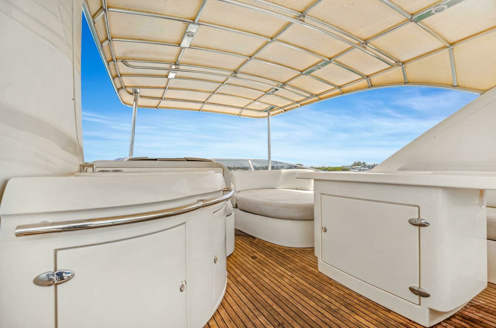 2004 Azimut 62 - Image 27