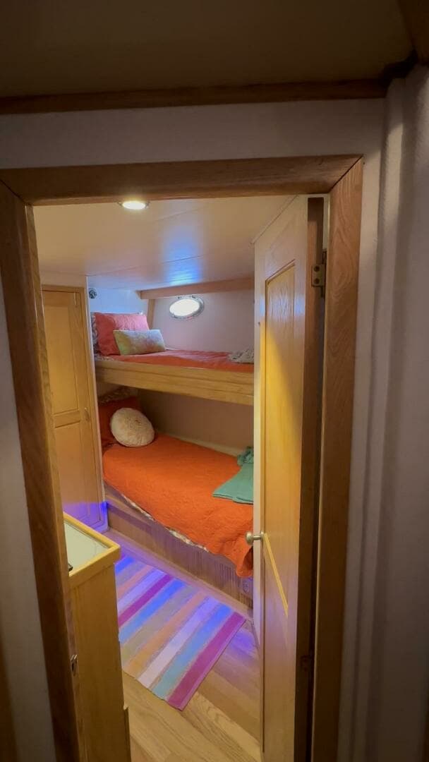 1988 Viking Motor Yacht - Image 37