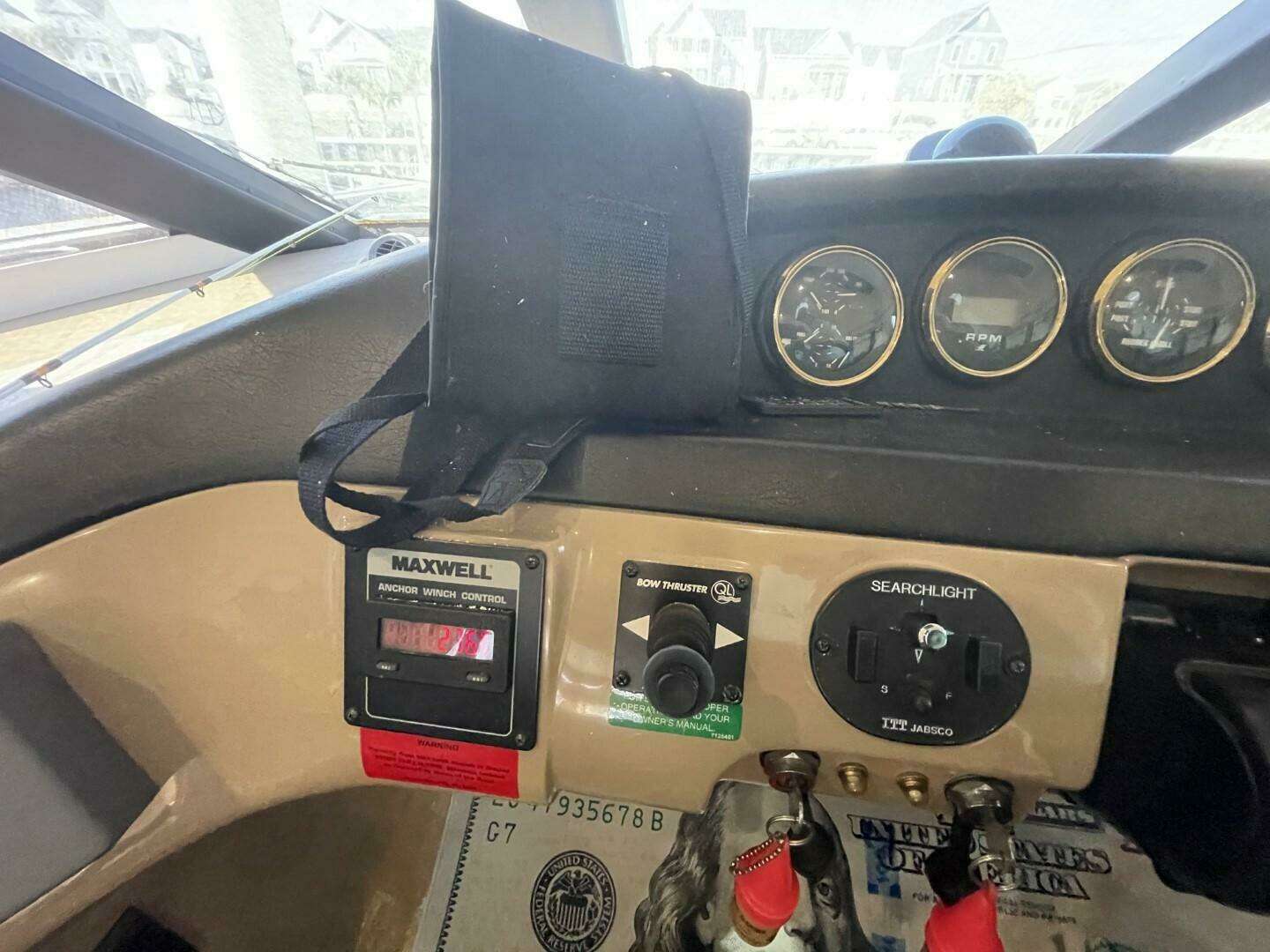 1998 Carver 53 Voyager - Image 8