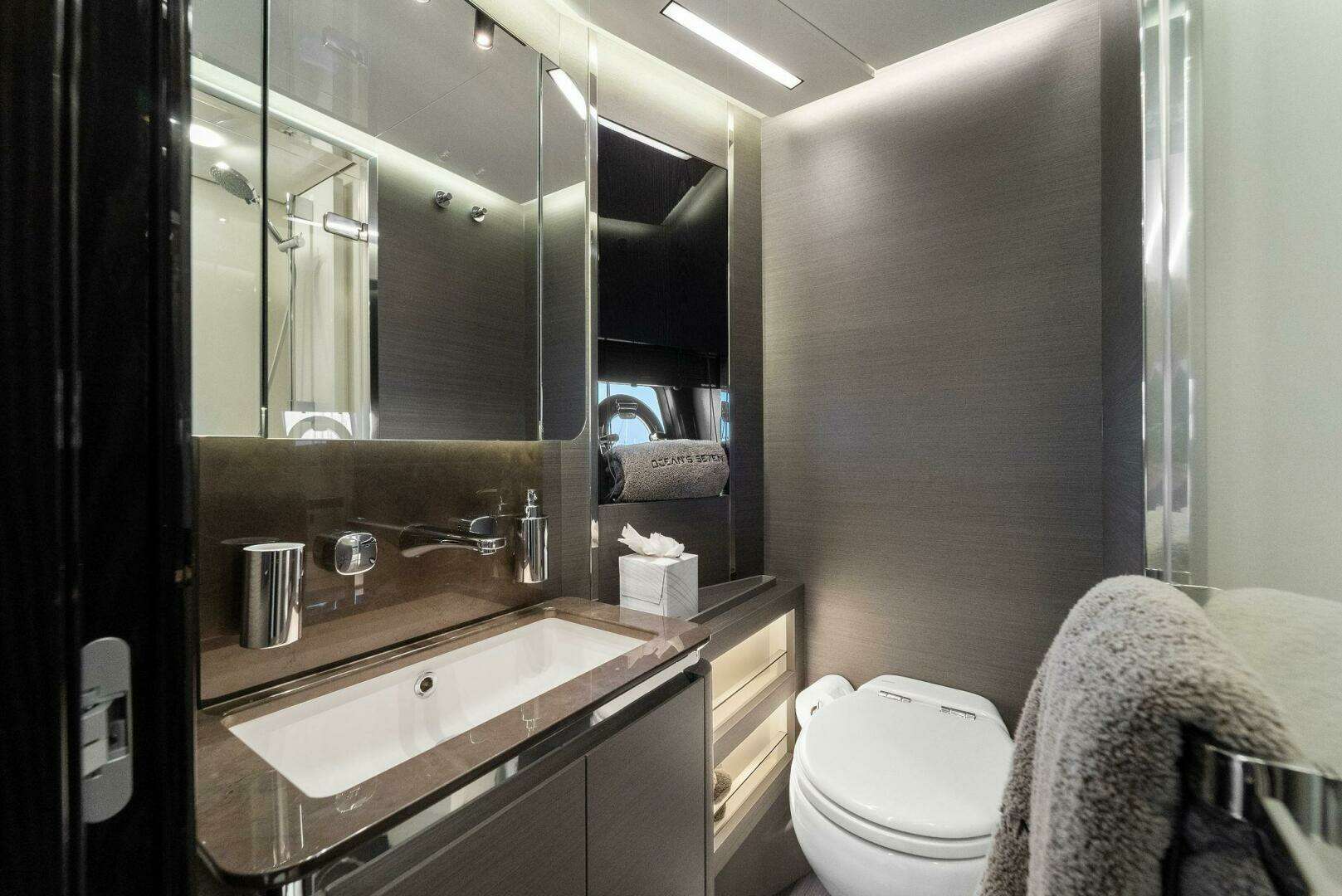 2022 Azimut S8 - Image 40