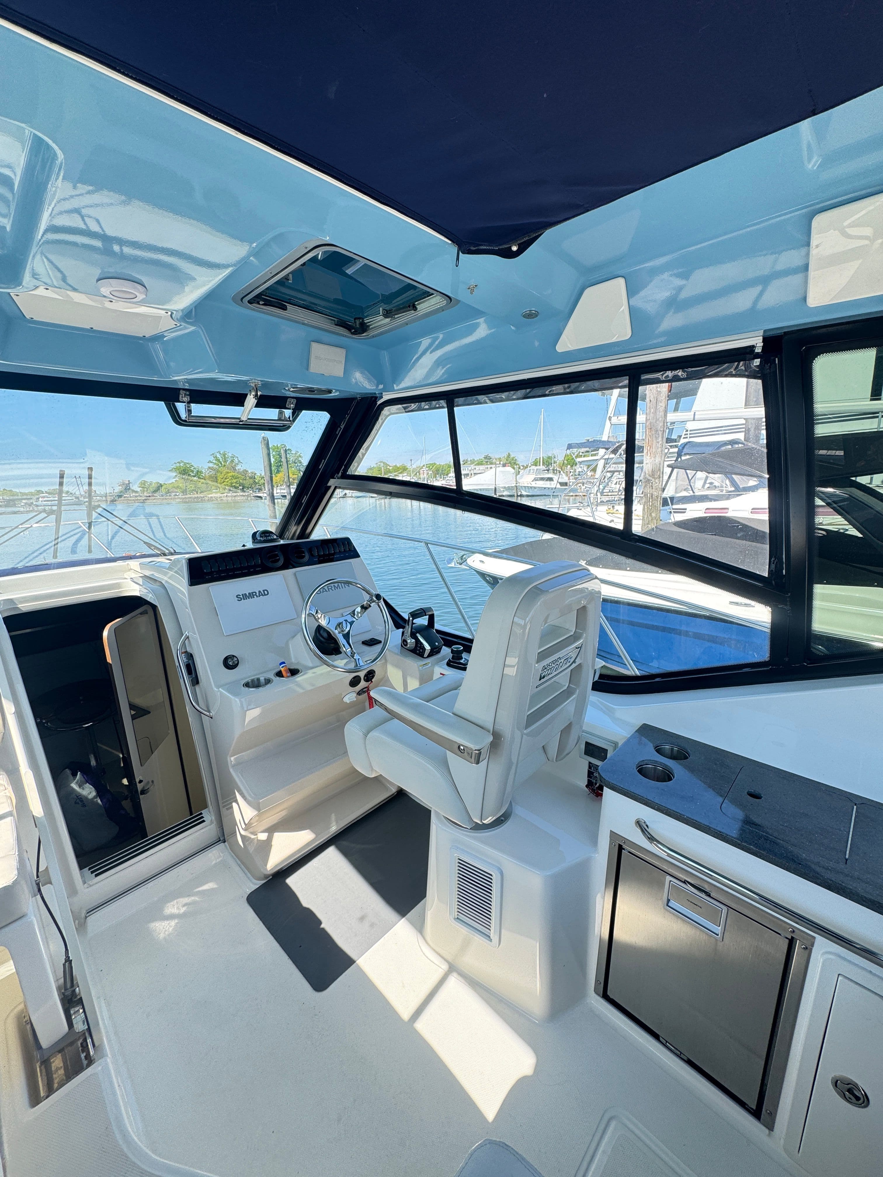 2024 Boston Whaler 325 Conquest - 7