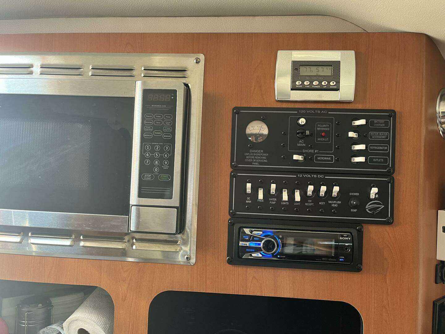 2011 Crownline — - Image 14