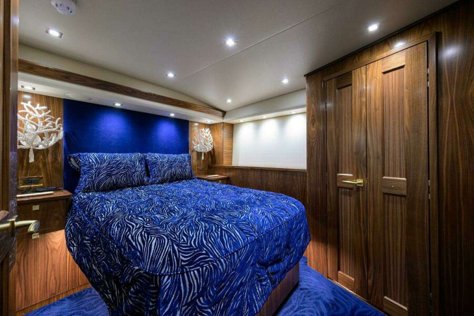 2024 Viking 80 Convertible - Image 24