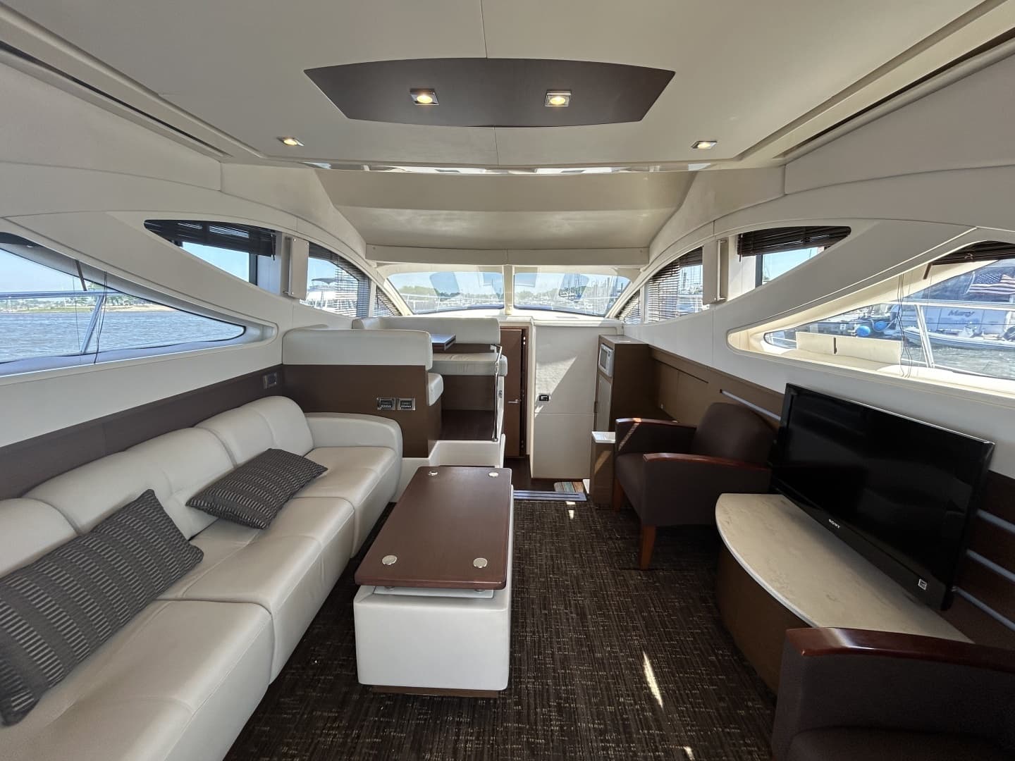 2012 Sea Ray 450 Sedan Bridge - Image 10
