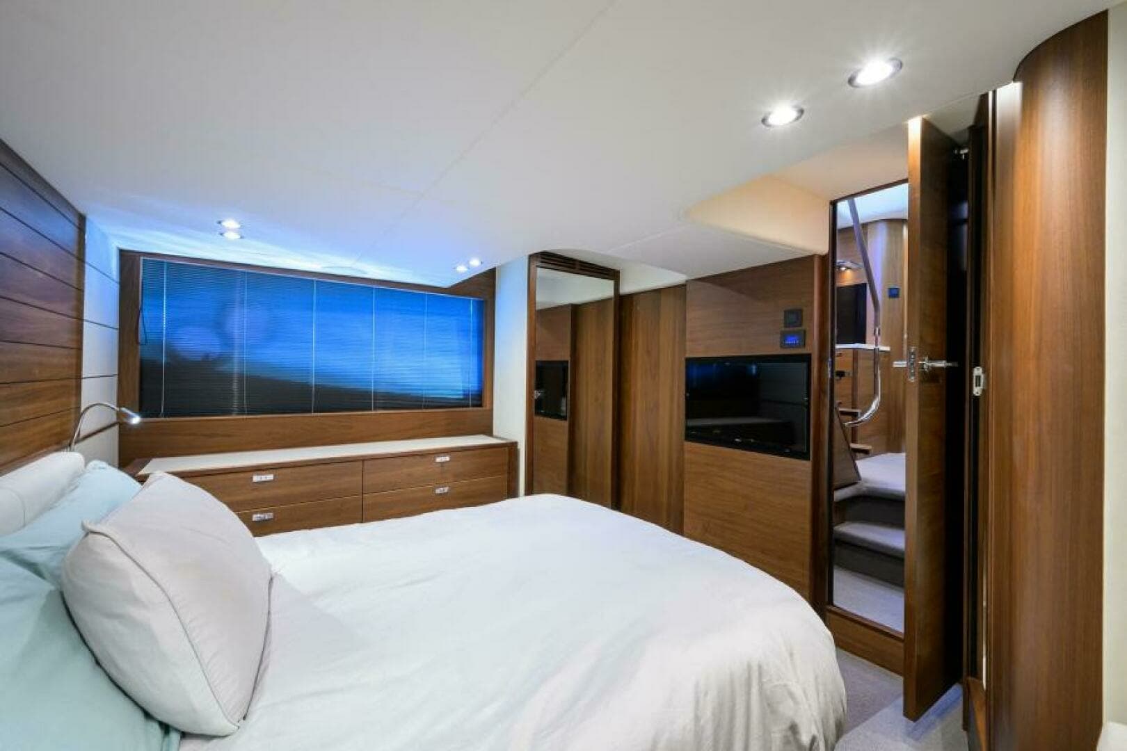 2022 Princess V50 Open - Image 5