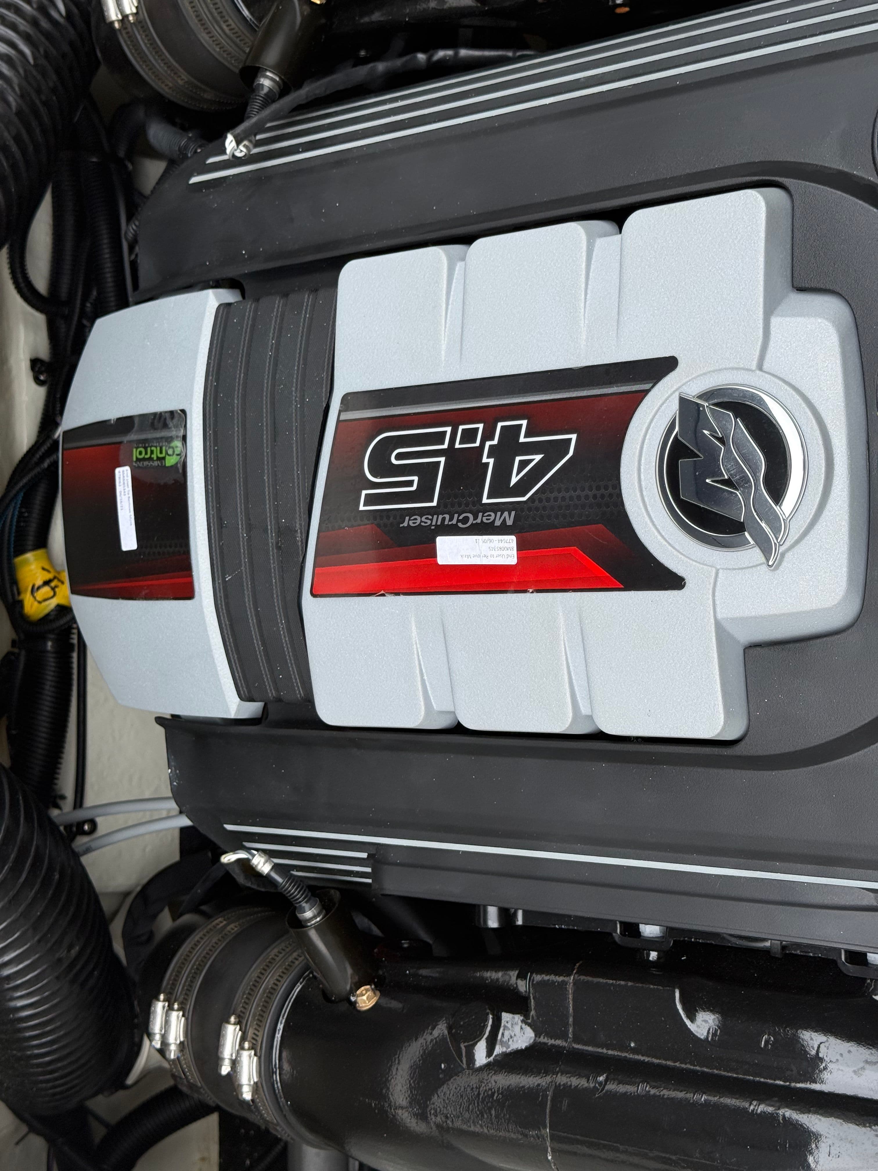 Mercury 4.5L engine in Sea Ray SPX 210 boat, year 2022.