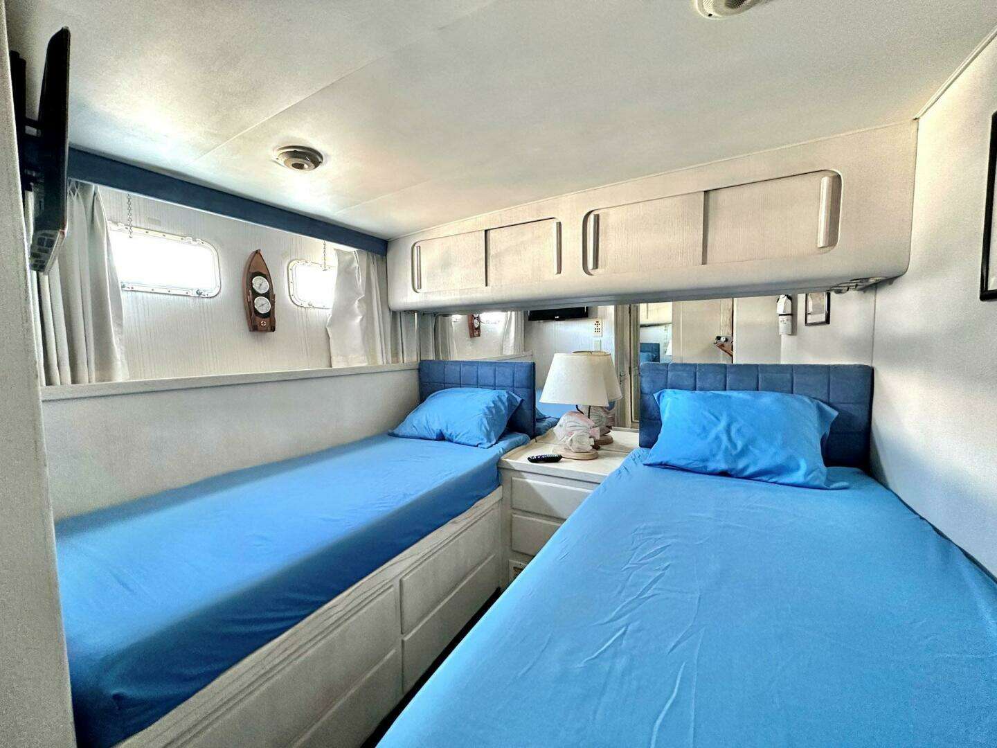 1987 Hatteras 54 MotorYacht - Image 23