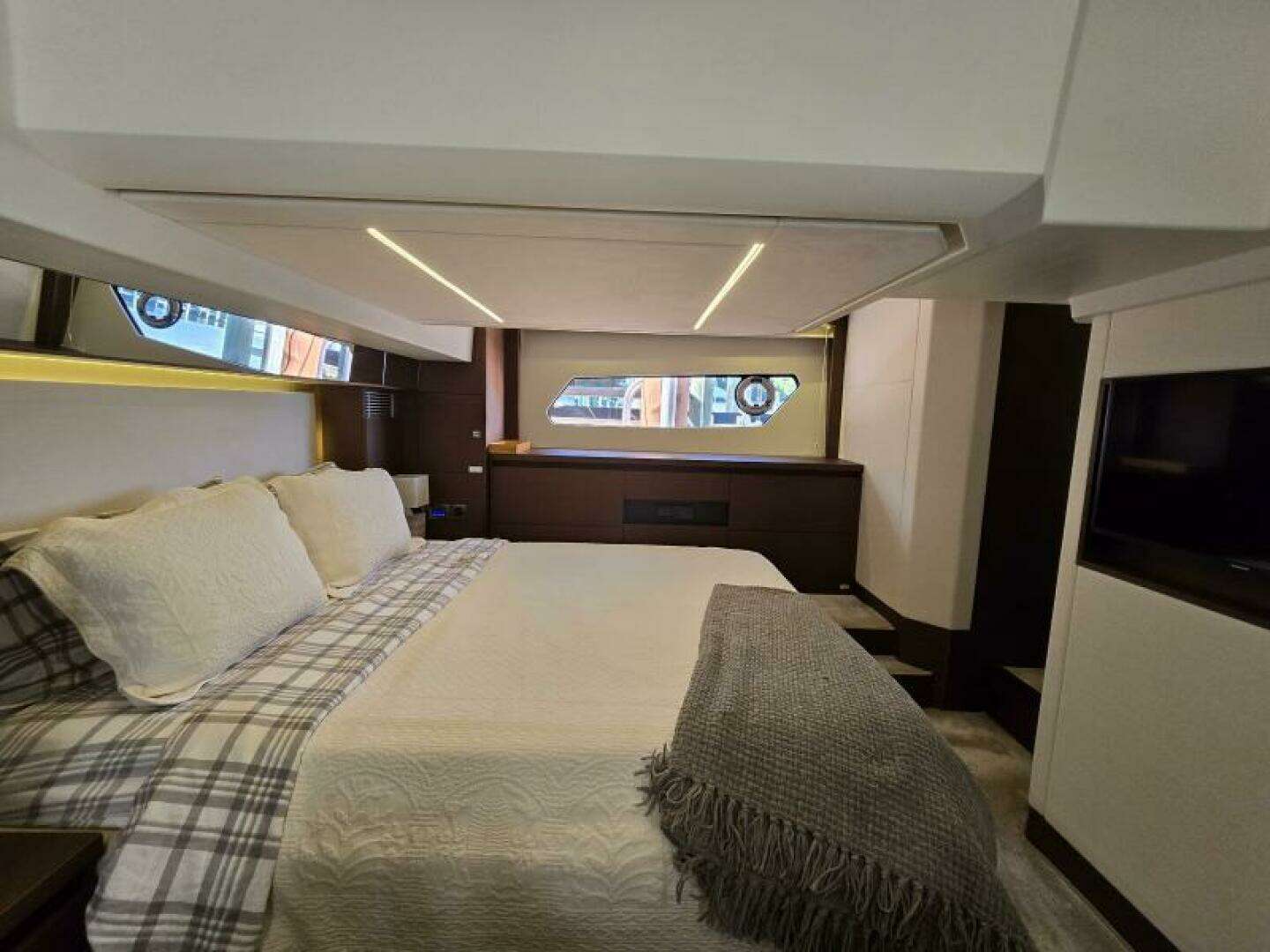 2018 Prestige 460 - Image 35