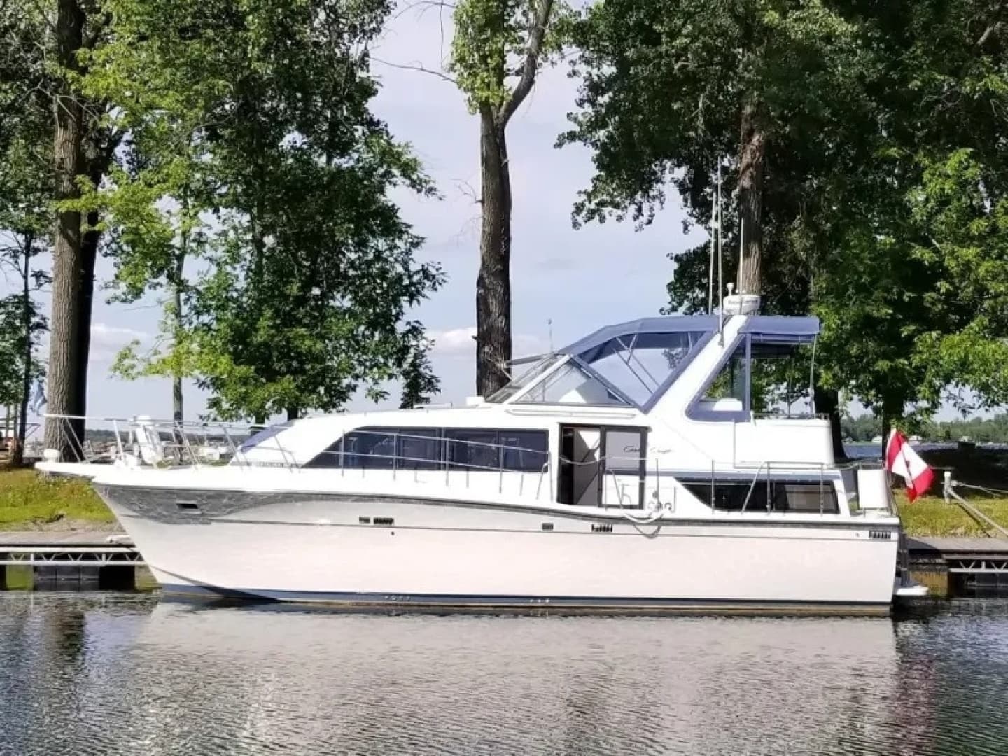 1989 Chris-Craft Catalina 381 - Image 2