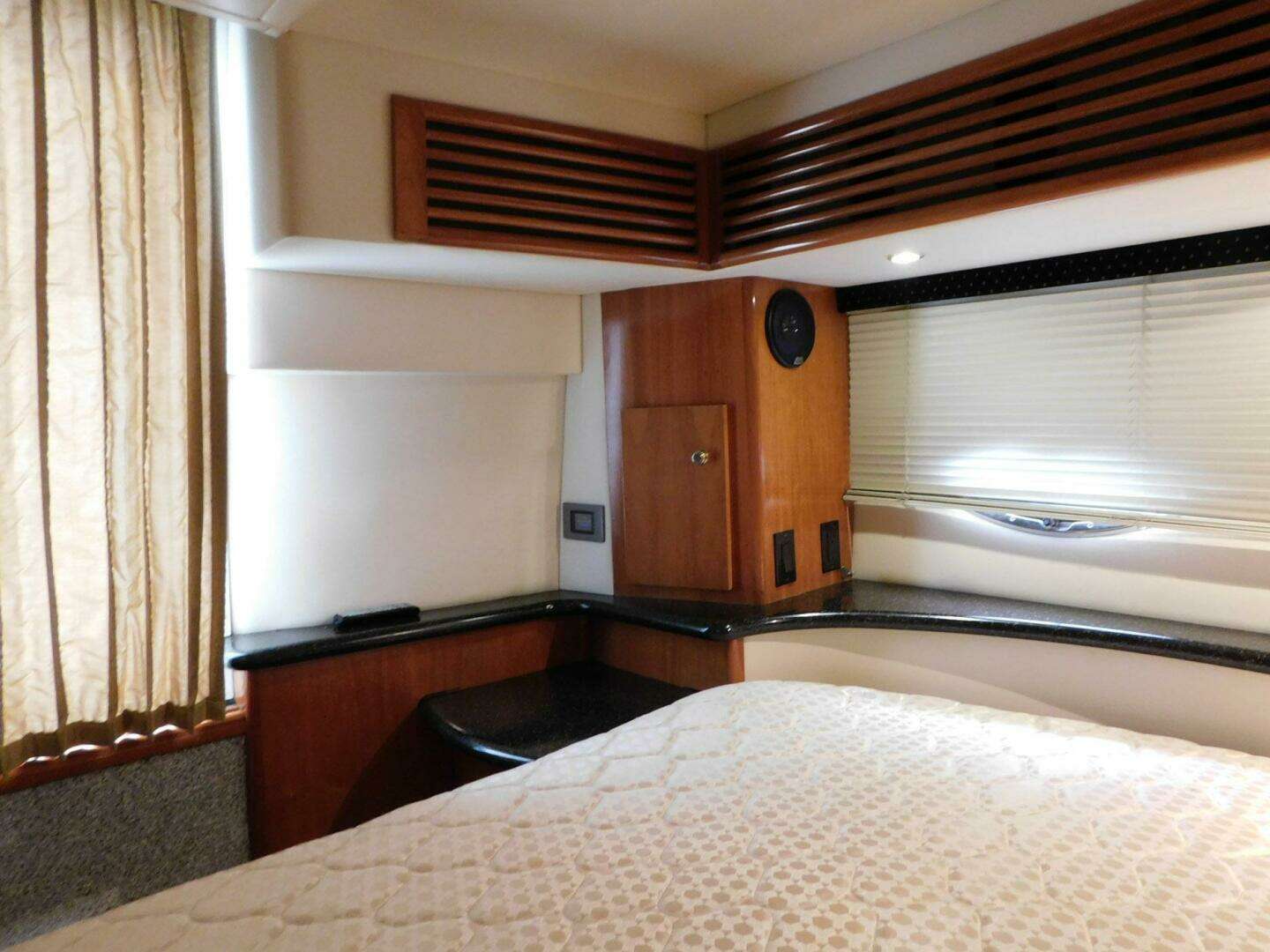 2003 Carver 44 CPMY - Image 40